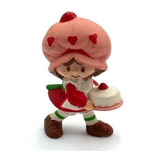American Greetings Strawberry Shortcake Mini Figure 1982 carrying cake